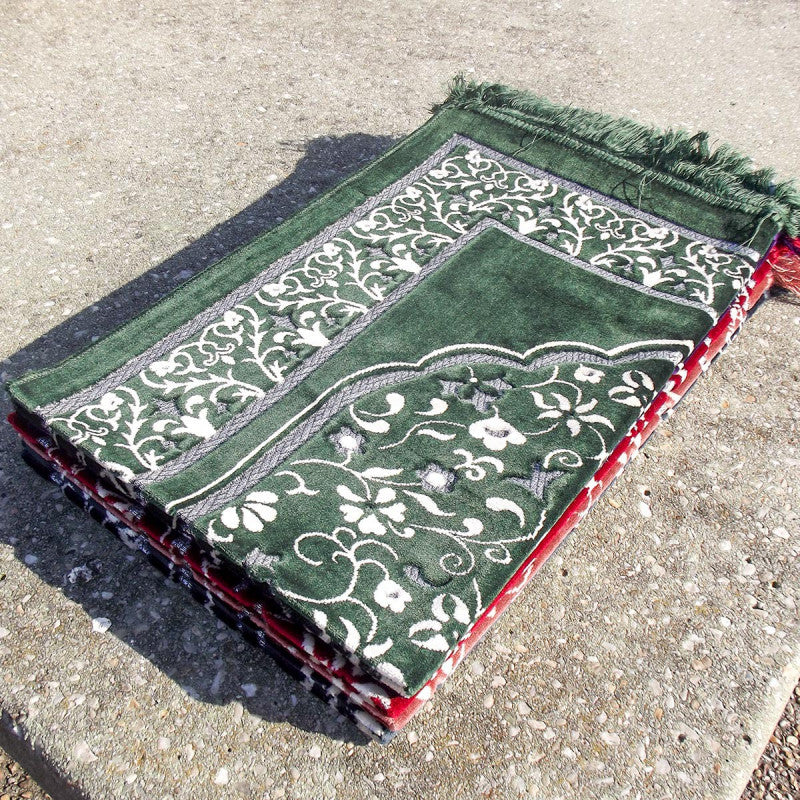 Tapis de prière Sana Edition avec motif jardin en couleur verte, décoratif et confortable pour la prière.