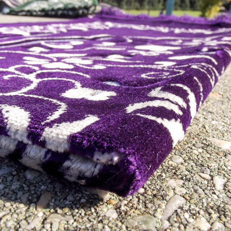 Tapis de prière Sana Edition avec motif jardin en violet, décoration élégante pour la prière musulmane.