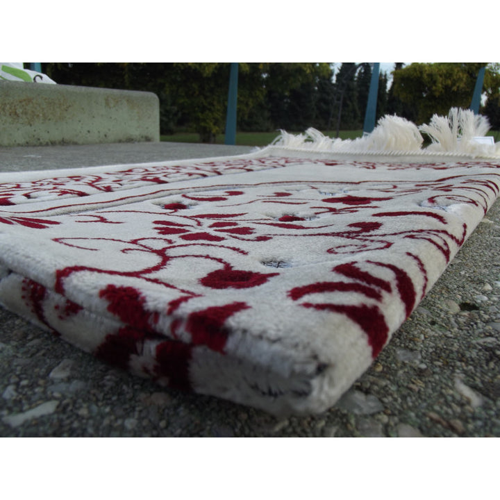 Tapis de Prière - Motif Jardin - Fond Blanc - Couleur Rouge