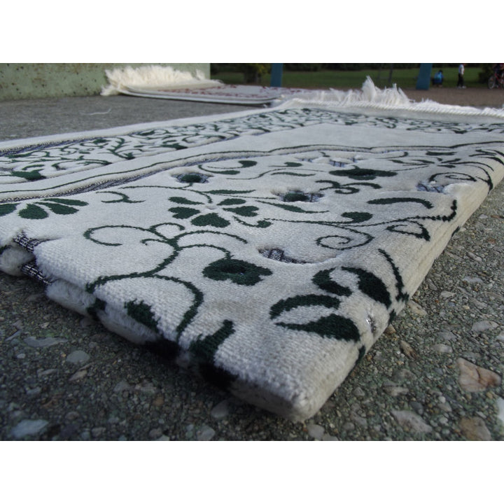 Tapis de Prière - Motif Jardin - Fond Blanc - Couleur Vert