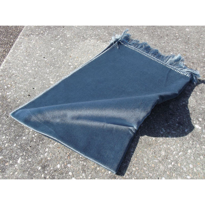 Tapis de prière en velours luxe couleur unie bleu ardoise de Sana Edition, confort et élégance pour la prière.