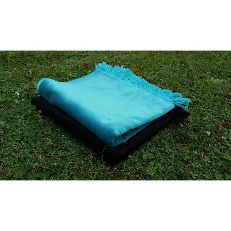 Tapis de prière en velours bleu turquoise personnalisé, de style luxe, avec motif simple, fabriqué par Librairie Al Minhaj.