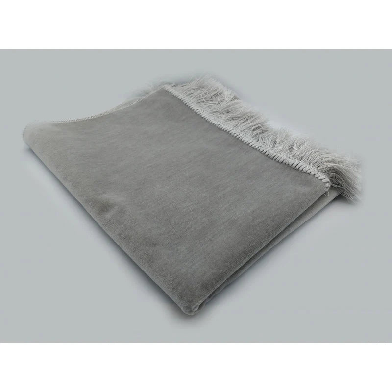 Tapis de prière personnalisé en velours gris, de luxe, avec motif uni, fabriqué par Librairie Al Minhaj.