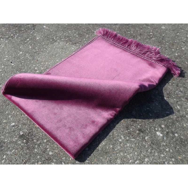 Tapis de prière en velours personnalisé de couleur rose, avec motif simple, fabriqué par Librairie Al Minhaj.