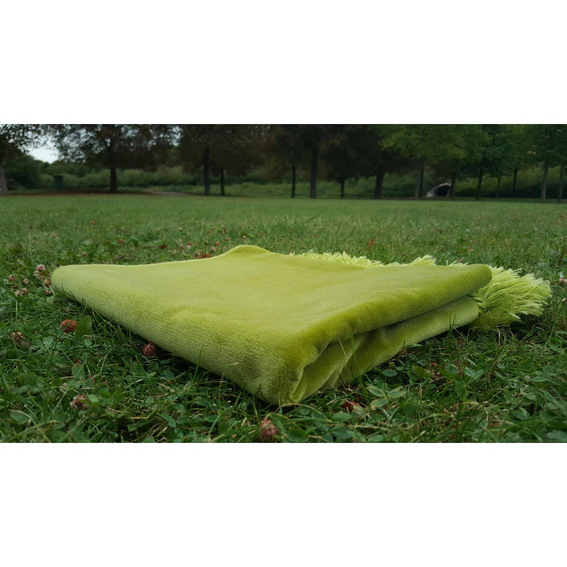 Tapis de prière en velours vert pastel, personnalisé, avec motif simple, fabriqué par Librairie Al Minhaj.