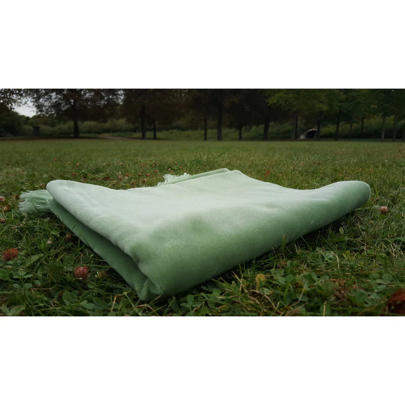 Tapis de prière en velours vert sauge personnalisé, élégant et confortable, par Librairie Al Minhaj.