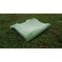 Tapis de prière en velours luxe couleur vert sauge, Sana Edition, surface douce et élégante pour la prière.