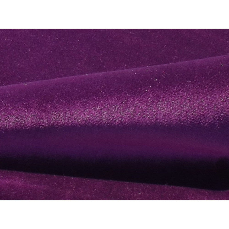 Tapis de prière en velours luxe couleur violet foncé, Sana Edition, surface douce et élégante pour la prière.