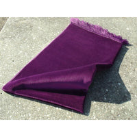 Tapis de prière en velours violet foncé personnalisé, de luxe, avec surface douce et design simple, destiné à la prière.