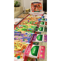 Jeu de société éducatif Hassanates Village pour enfants et adultes, fabriqué par SanaKids, avec plateau coloré et personnages amusants.