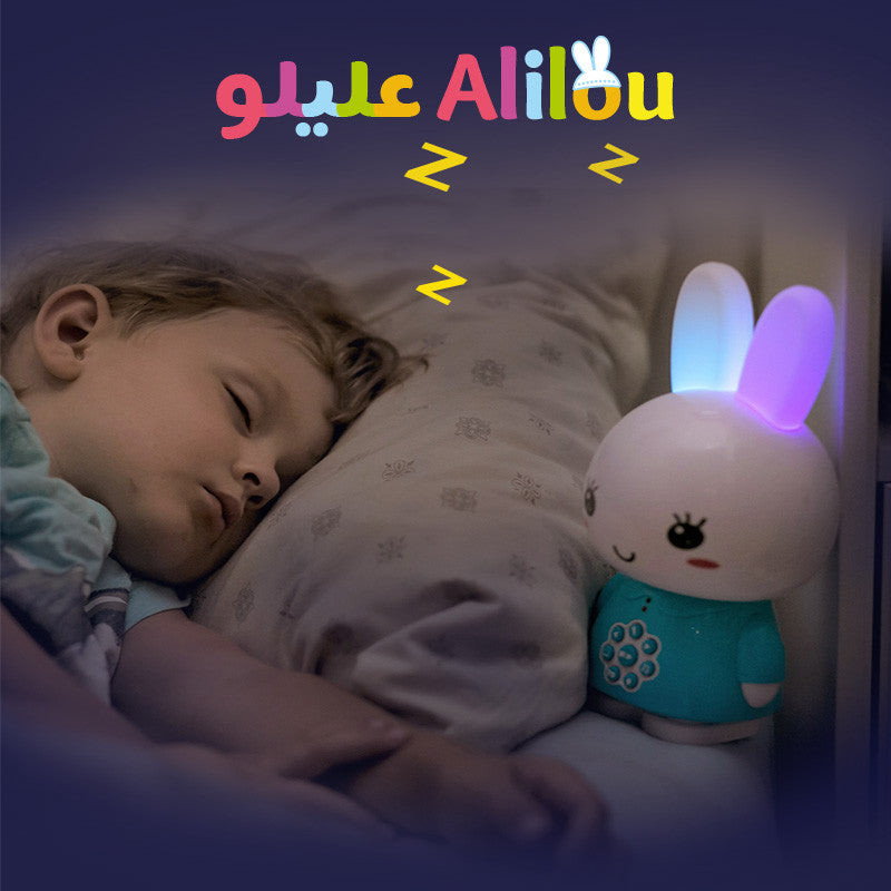 Jeu électronique pour enfant ALILOU Le Petit Lapinou Mouslim de SanaKids, veilleuse ludo-éducative bleue pour enfants musulmans.