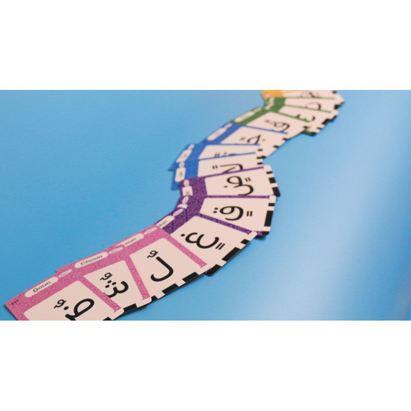Cartes flash parlantes de l'alphabet arabe pour enfants, jeu électronique éducatif Sana Kids avec illustrations colorées.