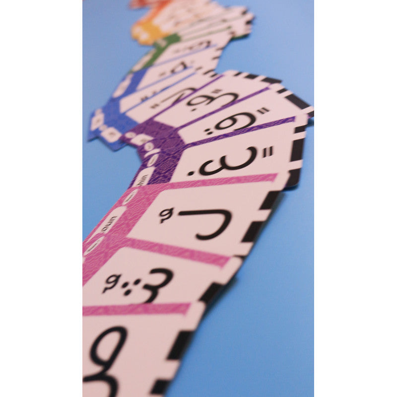 Cartes flash parlantes de l'alphabet arabe pour enfants, jeu électronique éducatif de Sana Kids avec illustrations colorées.