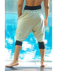 Short de bain pour homme WASSAT Akwatik, modèle vert, en tissu léger et confortable, idéal pour la plage ou la piscine.