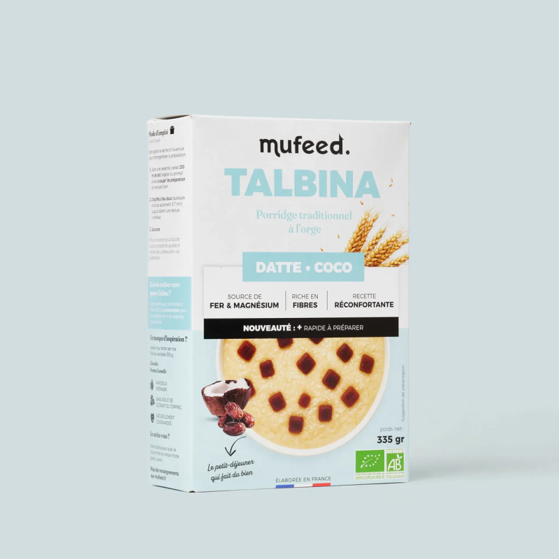 Porridge bio Talbina Mufeed avec dattes et noix de coco, préparation traditionnelle à l’orge pour un petit-déjeuner sain.