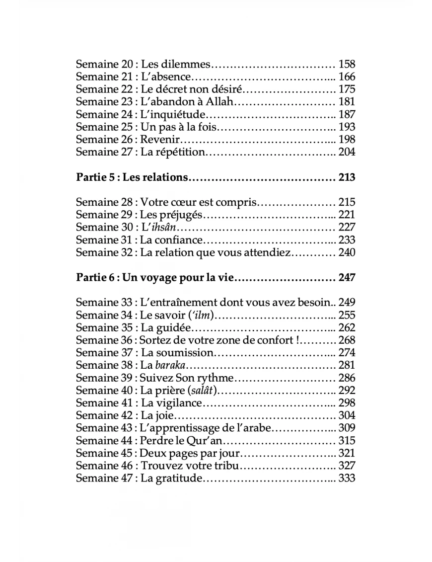 Livre "Vivre Avec Le Qur'an" par Muslim City, ouvert, montrant des pages avec des versets du Coran et des commentaires.